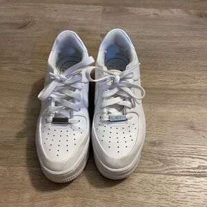 White Nike Air Force 1